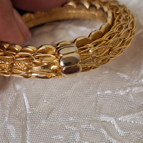 Vintage Kramer of New York Gold Tone Circle Brooch Pin Book Piece MCM - Picture 8 of 8